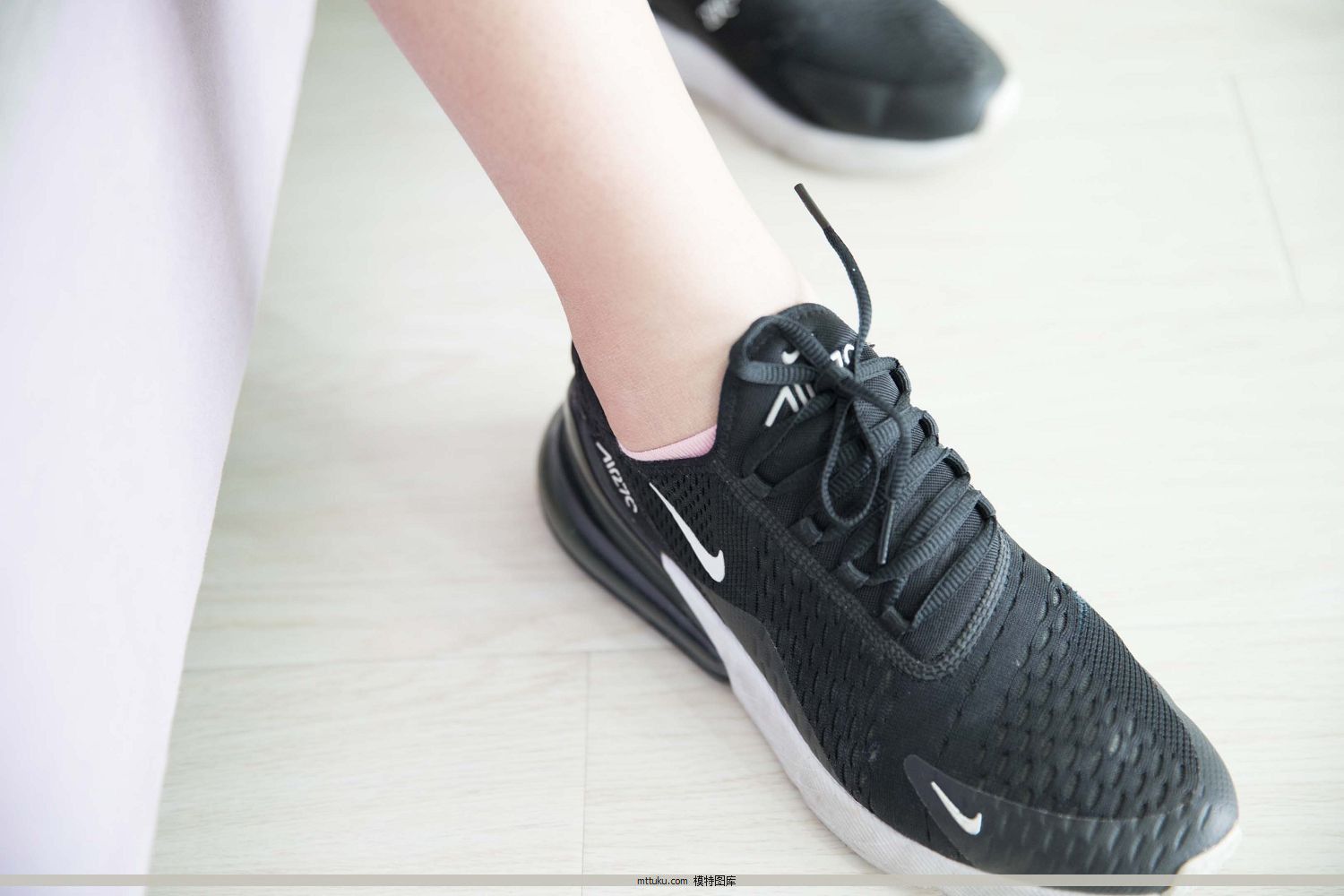 [ý] No.105 С-ҵĶ̷nikeЬɫࡢɫࡢ㣩 [152P1V2.72G]