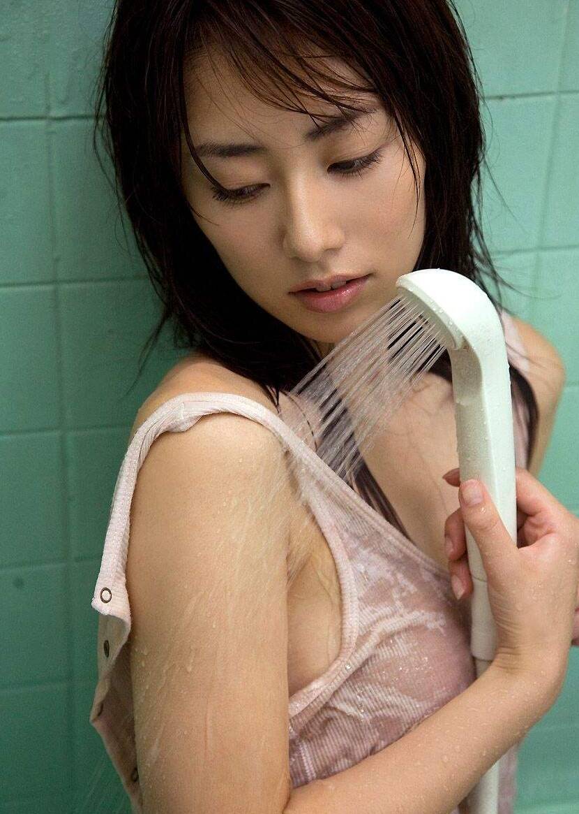 Image-Momoko Tani ()